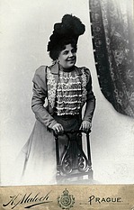 Karel Maloch: Herečka Marie Hübnerová, 1900-1902, kabinetka