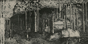 K. Absolon: Krápníky posetá severní čásť předního dómu Punkevních jeskyň  v původní, přirozené podobě (krátce po objevu r. 1909)