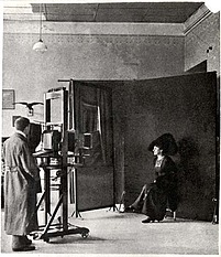 V. J. Bufka ve svém ateliéru, 1911